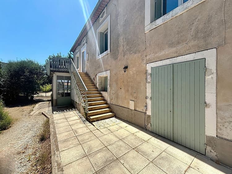 Plan d'Orgon : Mas - Ensemble immobilier avec garage et jardin