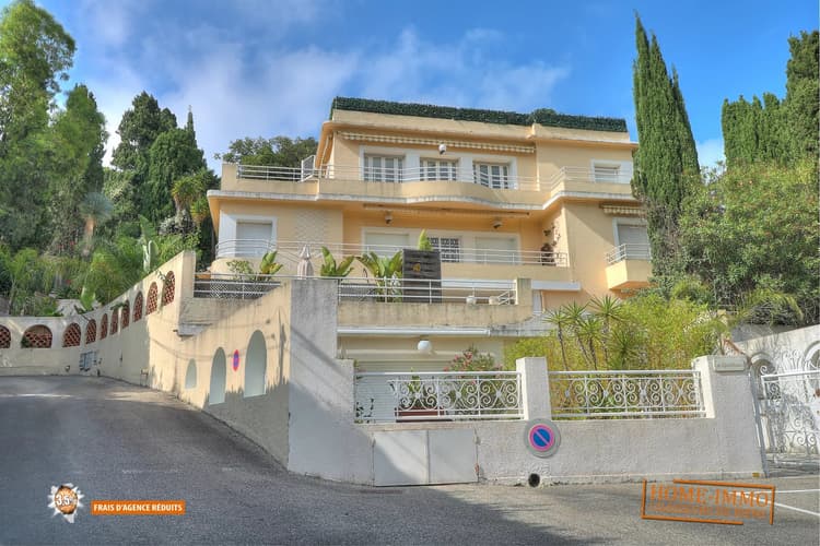 VASTE Bourgeois 3P-CANNES