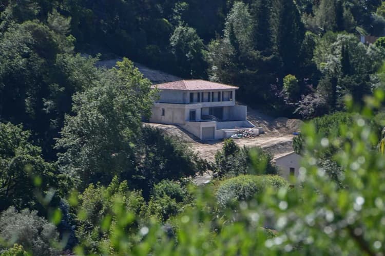 Villa contemporaine dexception en construction à Saint Paul de