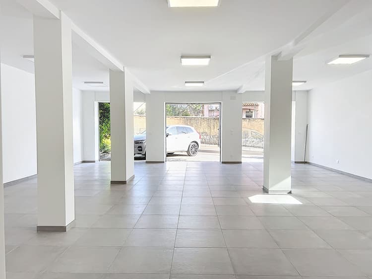 Local 130m2 + 3 places de Parking