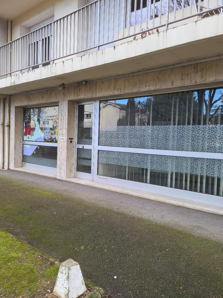 Local professionnel dans résidence calme