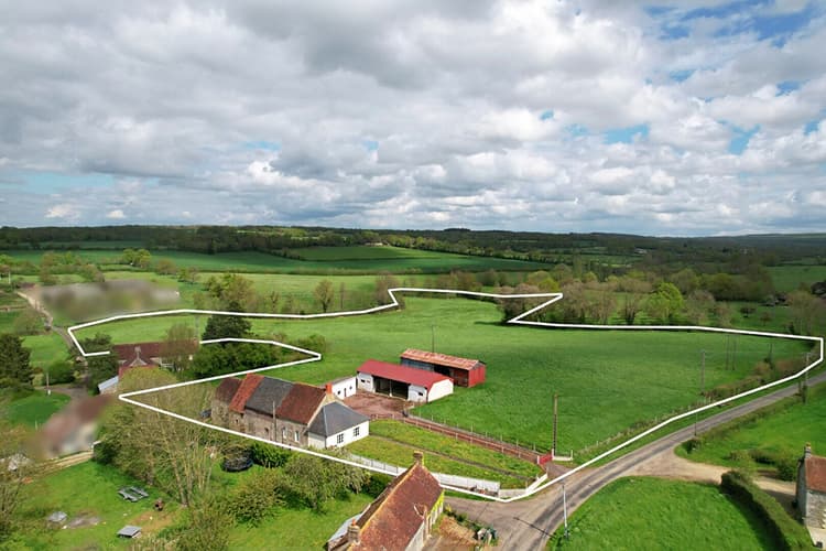 Corps de ferme à rénover avec plus de 4 hectares