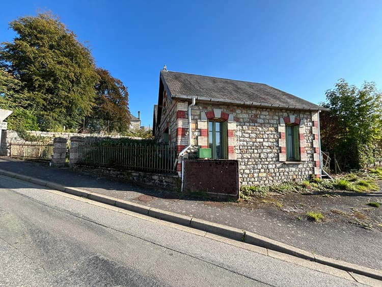 Domfront en Poiraie - Maison proche centre avec 333m2 de terrain