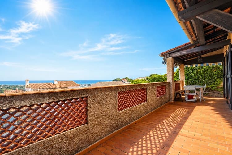 Maison avec vue mer panoramique – 157 m² – Terrain – Fort potentiel