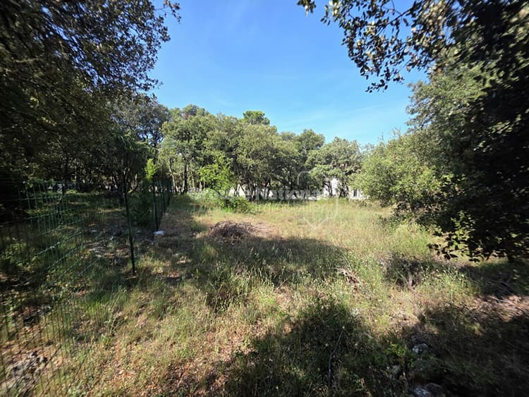 Terrain à bâtir de 1 011 m² à Ginasservis