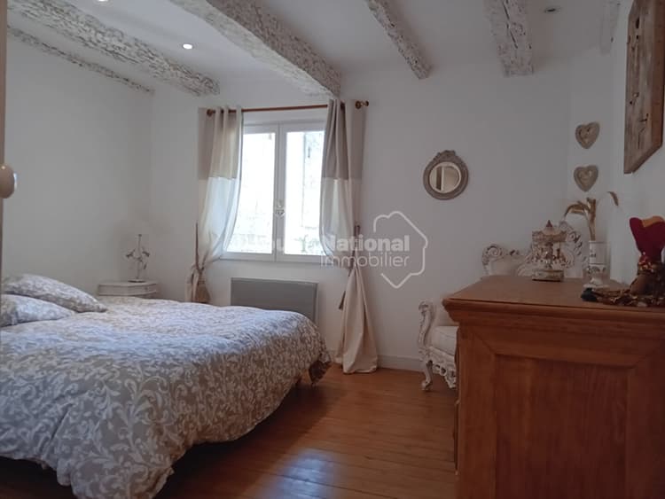 Maison Tarascon 10 pièce(s) 209 m2 avec 2 cours et terrasse