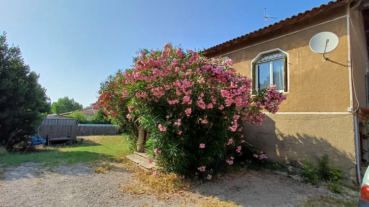 EYRAGUES 133 m2 avec jardin située à deux pas du centre