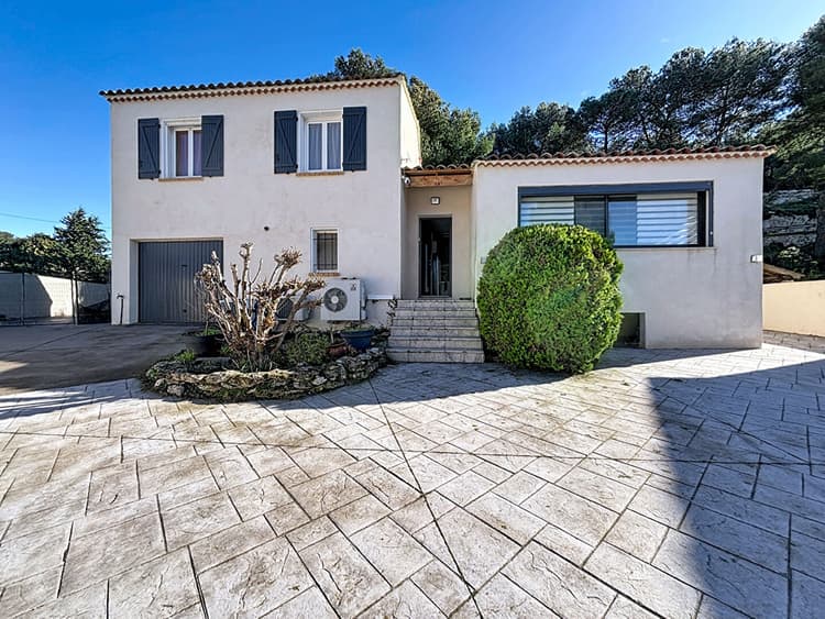 À VENDRE MAISON T5 AVEC PISCINE CHAUFFÉE ET GARAGE À LA COURONNE