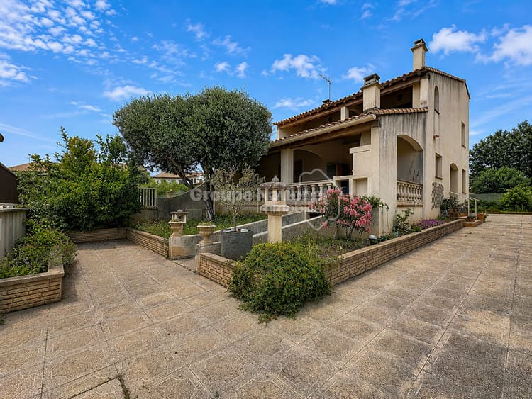 Maison 8 pièce(s) 124 m2 5 chambres et un bureau, 374 m2 de jardin proche du bord de mer