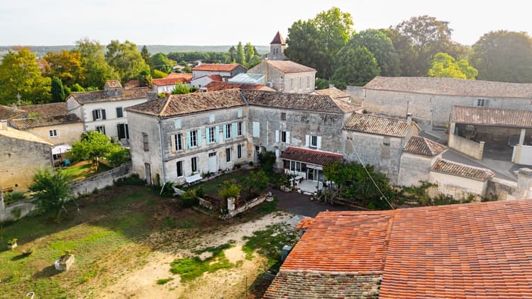 GRANDE PROPRIÉTÉ CHARENTAISE À RÉNOVER AUX PORTES D'ANGOULÊME