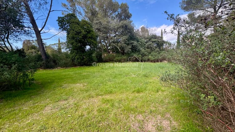 Terrain constructible de 1529 m2 - NIMES CIGALE