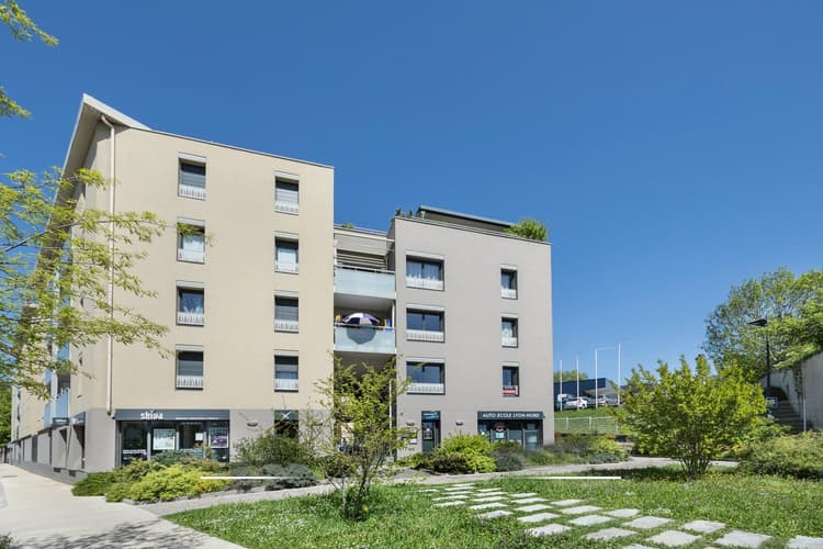 Neuville Centre - T2 avec extérieur privatif et parking privati