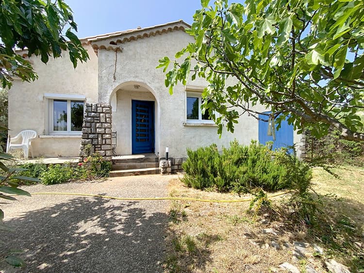 Saint Saturnin les Apt à vendre maison + dépendances sur 1225m² de terrain