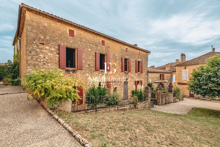 À VENDRE Maison de village Biron 12 pièces 321.31 m2