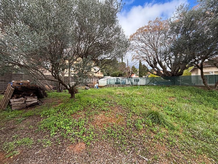 EXCLUSIVITE - TOULON OUEST - LES 4 CHEMINS - TERRAIN A BATIR 400 M² ENVIRON - EMPRISE 25 % - R+1
