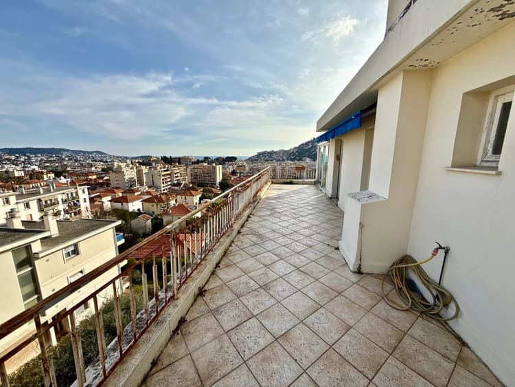 2/3 PIECES DERNIER ETAGE / NICE NORD