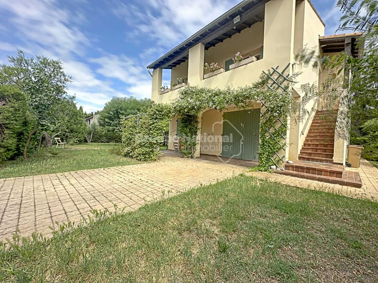 A vendre Arles Monplaisir Villa T6 avec jardin