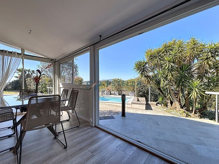 Maison avec dépendances et piscine