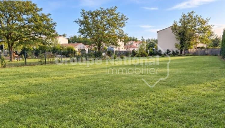 Terrain constructible Sauveterre 1360 m2