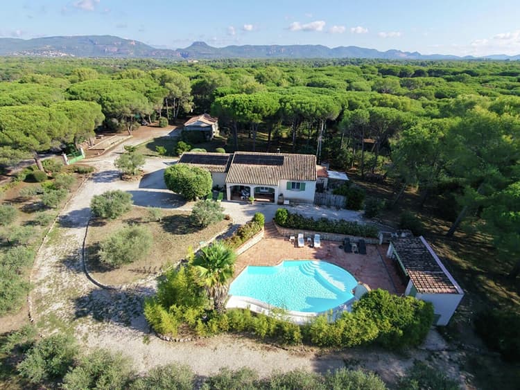 Maison Roquebrune Sur Argens 11 pièce(s) 120.47 m2