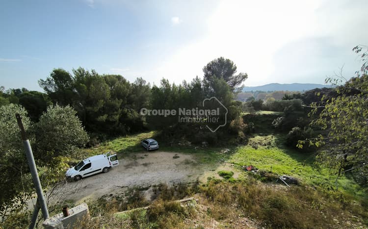 Terrain à bâtir d'environ 1390 m², hors lotissement, libre constructeur - Aramon
