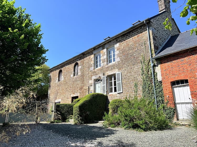 Exclusivité RS : Maison 3 chambres + dépendances sur 2,3 ha avec vue dégagée Juvigny Val d'Andaine