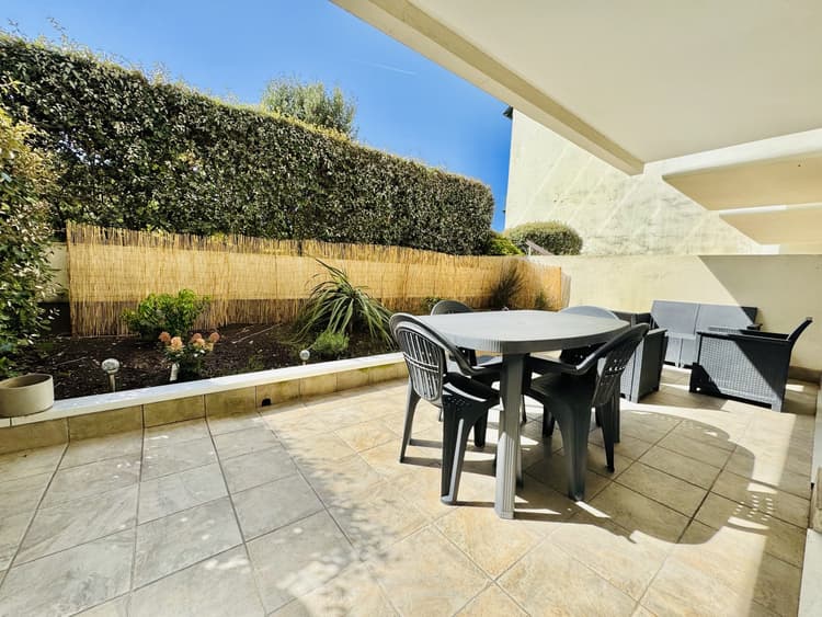 UN EMPLACEMENT PARFAIT POUR CE PIED-A-TERRE BAULOIS FACE MER