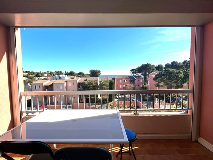 A LOUER - STUDIO MEUBLE TERRASSE VU MER 17.36M2 - Carry-le-Rouet