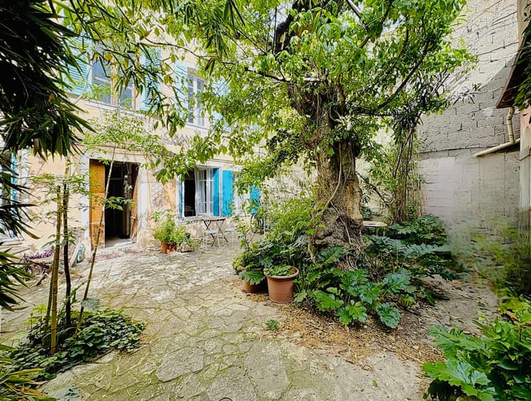 Avignon Intra muros - Maison 9 pièce(s) 250 m2 avec jardin - Studios indépendants - 1 place de parking