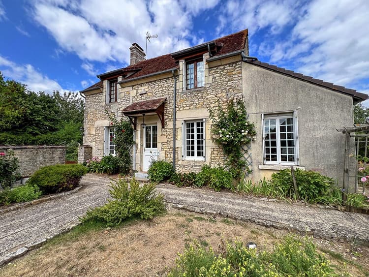 Maison en pierre avec 3 chambres à vendre entre ARGENTAN et FALAISE à…