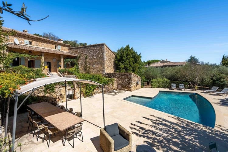 Élégant mas de village en pierre avec jardin et piscine près d’Uzès