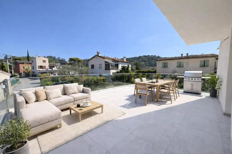 PEGOMAS T2 30m² + TERRASSE 38m²