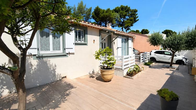 Maison T4 de plain-pied avec garage sur terrain arboré de 58