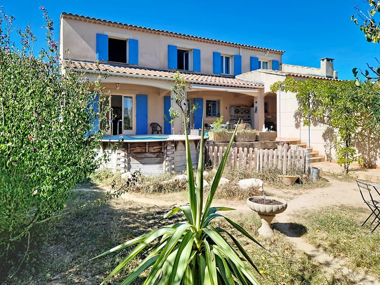 Maison Villeneuve Les Avignon 5 pièce(s) 150 m2 plus garage sur 521 m² de terrain avec piscine hors-sol
