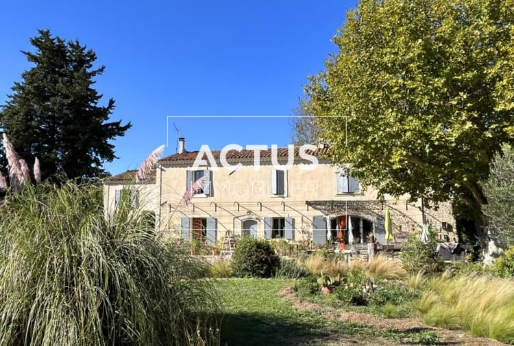 Propriété de caractère entre Alpilles et Lubéron