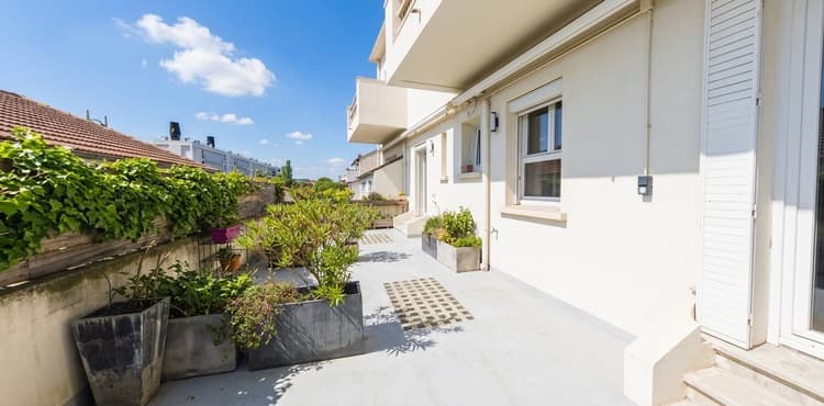 AVIGNON EXTRA-MUROS SAINT-RUF T4 117 M² AVEC TERRASSE D