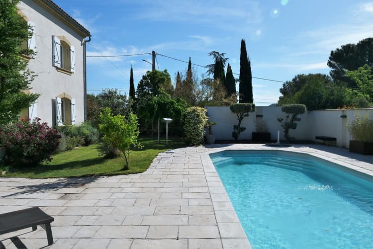 Grande villa familiale avec piscine à Lamanon