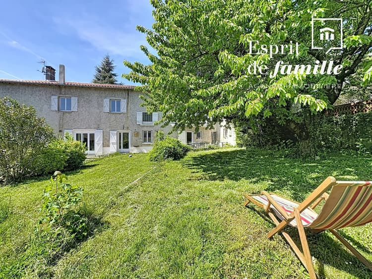Fontaines-Saint-Martin, propriété au coeur du village 260m2 plus