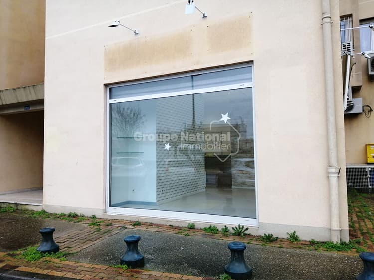 LE PONTET centre , local commercial de 47 m² environ