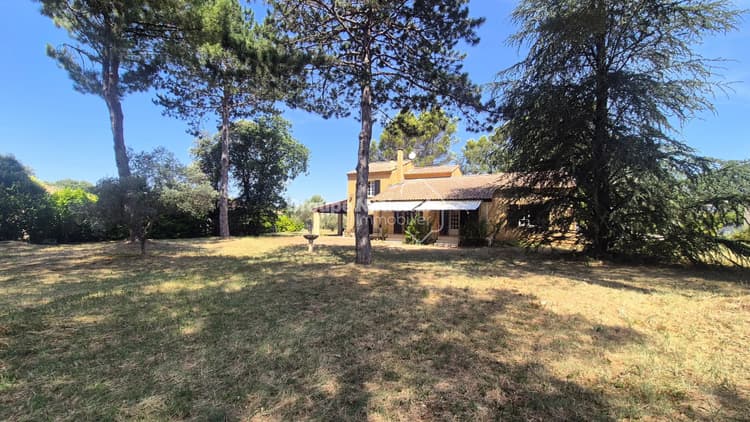 Spacieuse villa 5 chambres à Mazan avec jardin arboré — Environnement calme et résidentiel