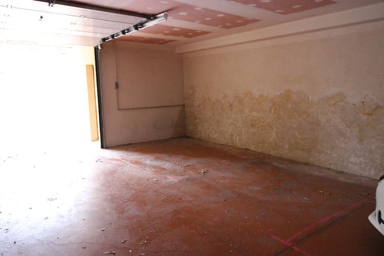 A LOUER PLACE DE PARKING DANS GARAGE FERMÉ À RIANS