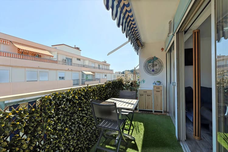 T2 meublé et rénové. proche plages et centre de Golfe-Juan