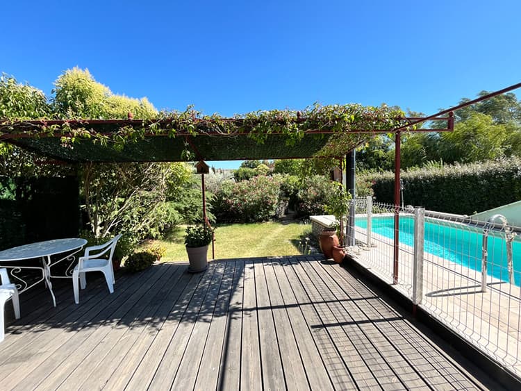 À VENDRE Maison individuelle de plain-pied avec piscine et dépendance à Aubignan