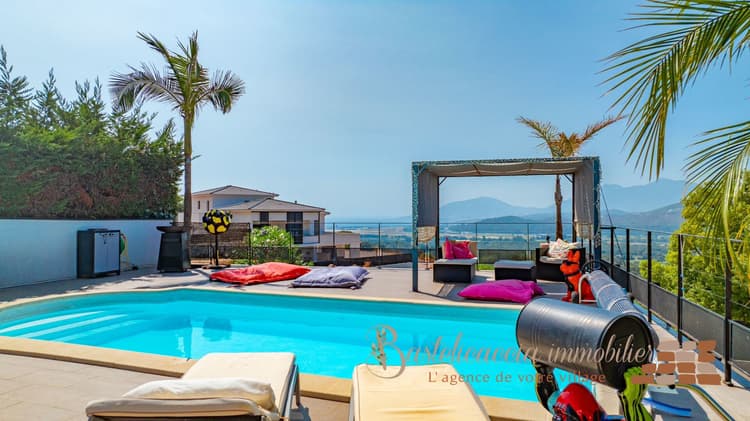 A VENDRE BASTELICACCIA Villa contemporaine vue mer, meublée