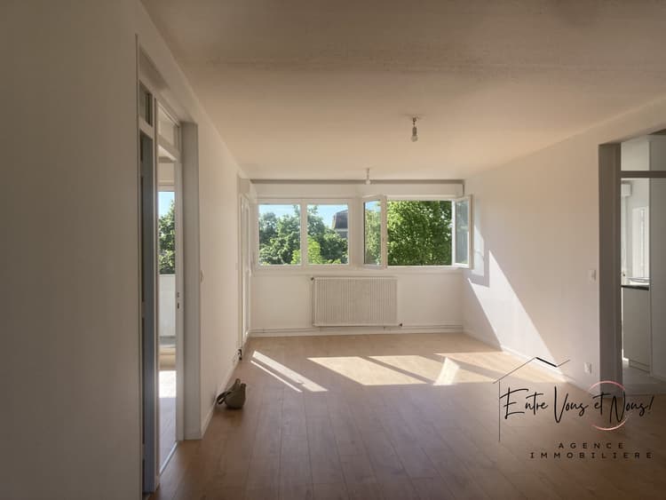 T3 lumineux rénové avec balcon 88 m² 750 /mois