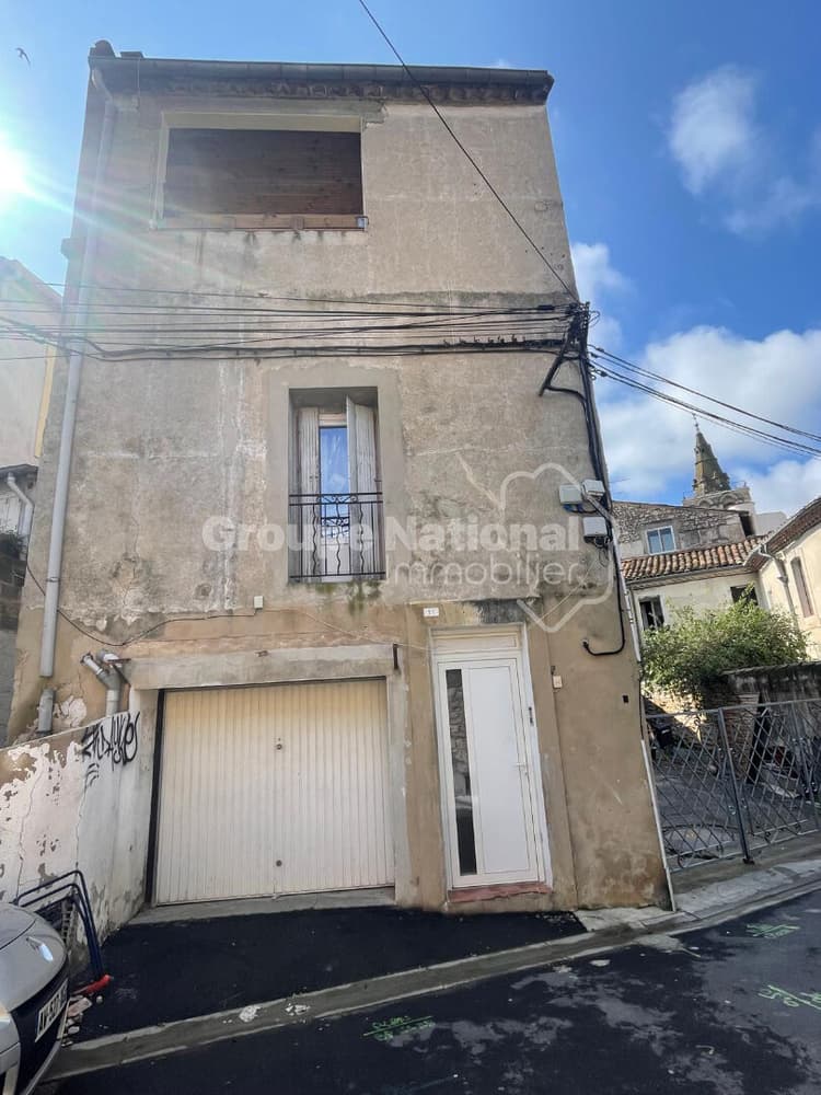 LUNEL Immeuble de 2 appartements et un garage