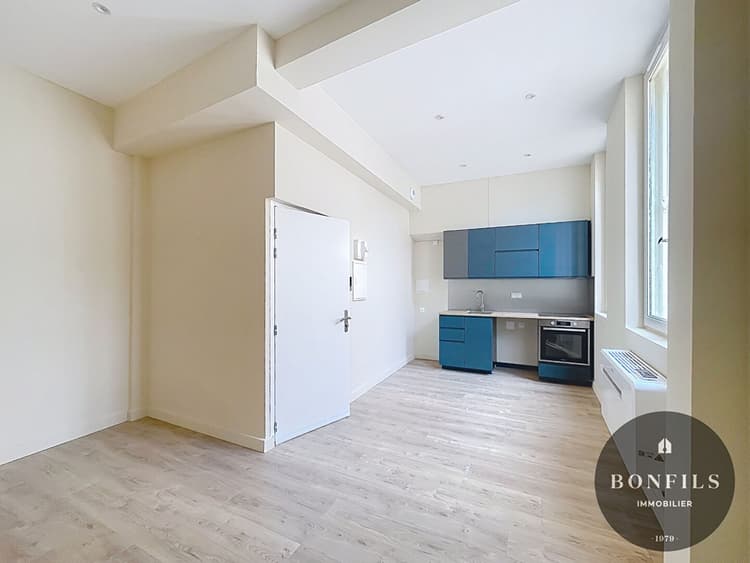 A LOUER AVIGNON INTRA MUROS (84000): charmant appartement 2 pièces rénové et climatisé !