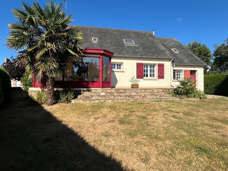 CEAUCE - Maison proche toutes commodités, 1300m² de terrain sans vis à vis