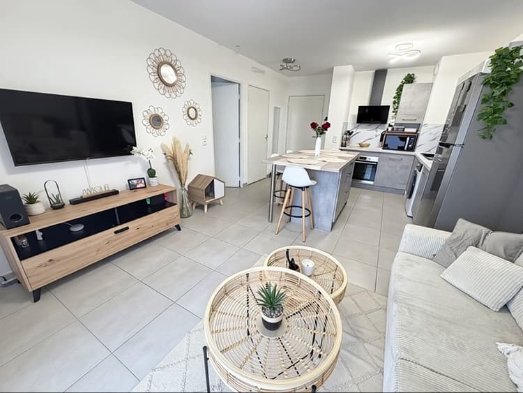 APPARTEMENT DE TYPE 2 AVEC BALCON ET PLACE DE PARKING