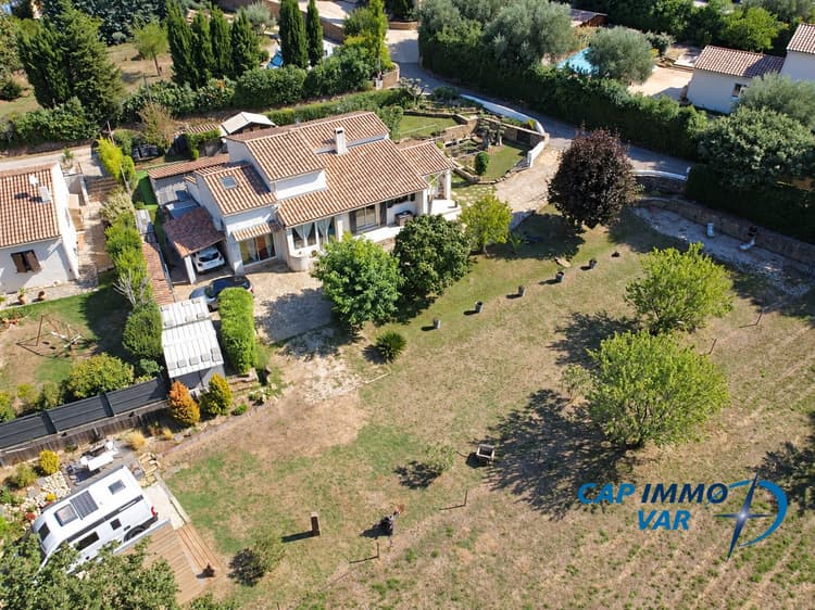 LE BEAUSSET Villa T5 + T2 indépendant + studio sur 1482 m²